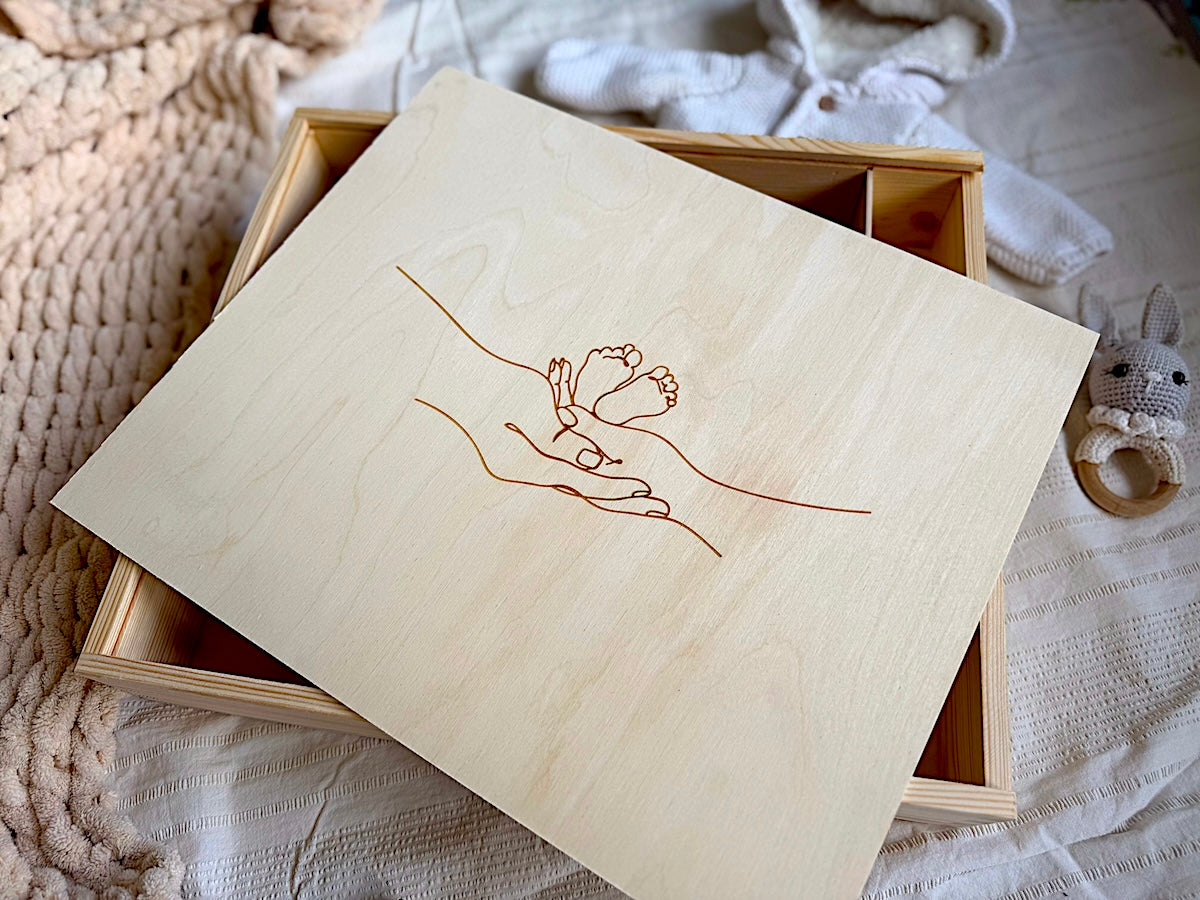 Große Holzbox für das Erinnerungsbuch „Aus Liebe geboren“